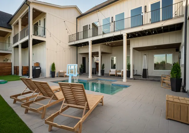 Photo 2 of Townhouse for sale at 998 Montague Pl, Chattanooga, TN 37408 | MLS# 1541635 | Listing updated on 2026-08-28