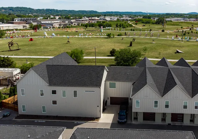Photo 3 of Townhouse for sale at 998 Montague Pl, Chattanooga, TN 37408 | MLS# 1541635 | Listing updated on 2026-08-28