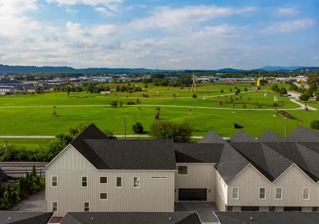 Photo 4 of Townhouse for sale at 998 Montague Pl, Chattanooga, TN 37408 | MLS# 1541635 | Listing updated on 2026-08-28