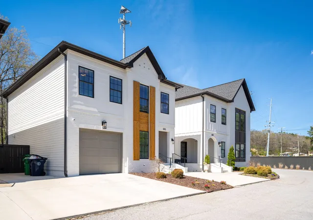 Photo 4 of Single family home for sale at 1015 Amelia Ct, Chattanooga, TN 37412 | MLS# 1533682 | Listing updated on 2026-08-20