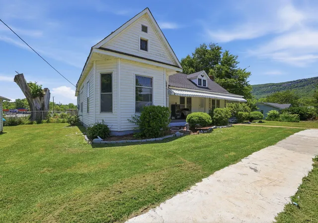Homes for sale in Whitwell, TN | 220 E Georgia Ave, Whitwell, TN 37397 | MLS# 1533134