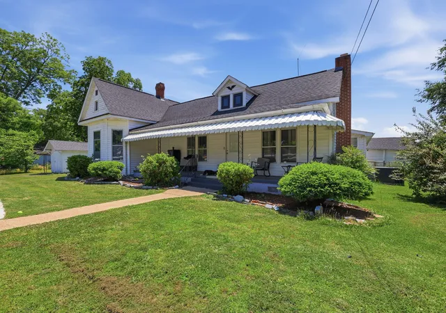 Homes for sale in Whitwell, TN | 220 E Georgia Ave, Whitwell, TN 37397 | MLS# 1533134