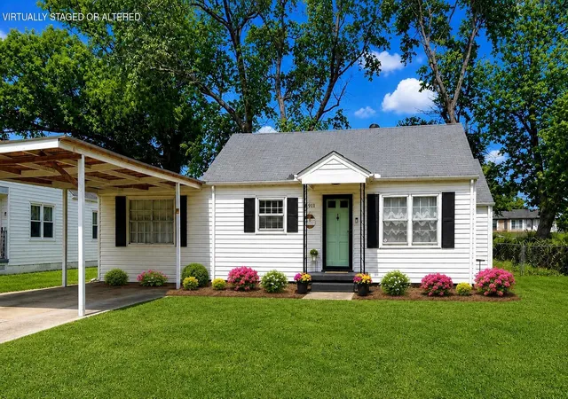 Photo 2 of Single family home for sale at 4911 Carolyn Ln, Chattanooga, TN 37411 | MLS# 1533762 | Listing updated on 2026-07-20