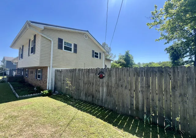 3rd image of 583 Pinewood Cir, Fort Oglethorpe, GA 30742 | MLS# 1533441