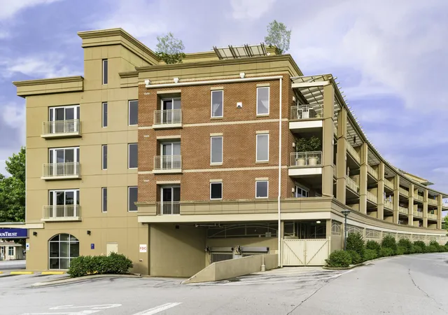 Homes for sale in Chattanooga, TN | 4 Cherokee Blvd #421, Chattanooga, TN 37405 | MLS# 1533491