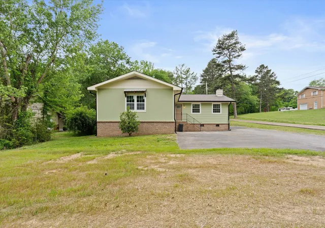 Photo 1 of Sale Pending at 9422 E Brainerd Rd, Chattanooga, TN 37421 | MLS# 1533469 | Listing updated on 2026-10-15