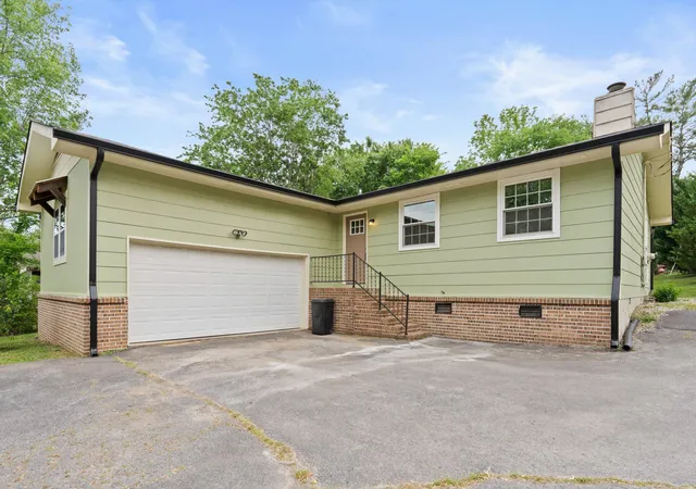 Photo 2 of Sale Pending at 9422 E Brainerd Rd, Chattanooga, TN 37421 | MLS# 1533469 | Listing updated on 2026-10-15