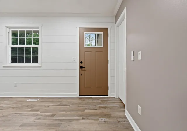 Photo 4 of Sale Pending at 9422 E Brainerd Rd, Chattanooga, TN 37421 | MLS# 1533469 | Listing updated on 2026-10-15