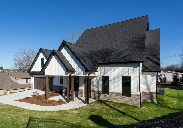 Homes for sale in Ringgold, GA | 295 Running Oak Dr, Ringgold, GA 30736 | MLS# 1533917
