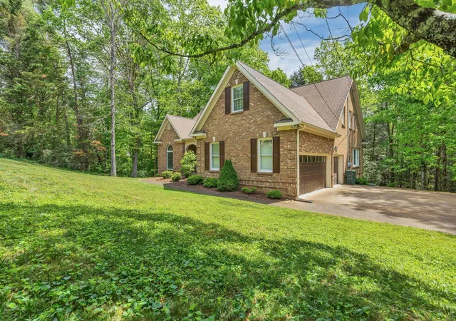 Homes for sale in Signal Mountain, TN | 308 Creekshire Dr, Signal Mountain, TN 37377 | MLS# 1534132