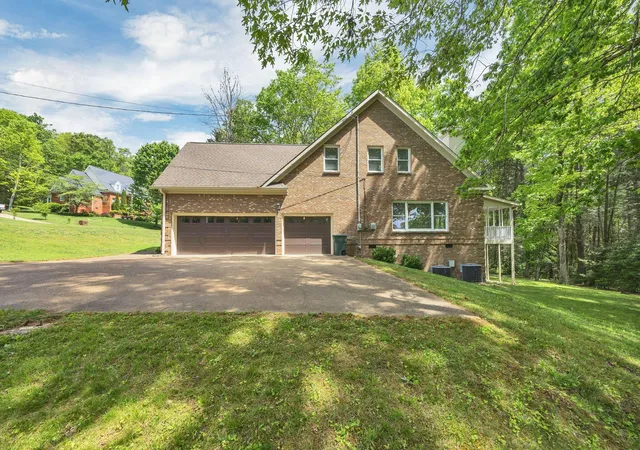 Homes for sale in Signal Mountain, TN | 308 Creekshire Dr, Signal Mountain, TN 37377 | MLS# 1534132