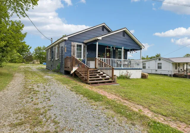 Homes for sale in Whitwell, TN | 180 N Walnut St, Whitwell, TN 37397 | MLS# 1534081
