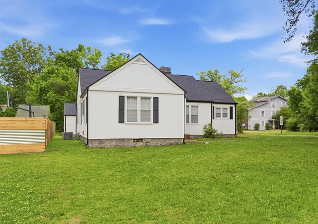 Homes for sale in Chattanooga, TN | 6133 E Brainerd Rd, Chattanooga, TN 37421 | MLS# 1534085