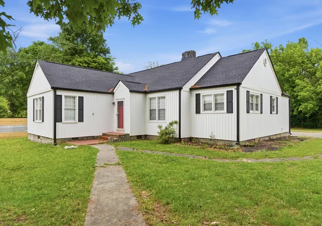 Photo 2 of Single family home for sale at 6133 E Brainerd Rd, Chattanooga, TN 37421 | MLS# 1534085 | Listing updated on 2026-10-05