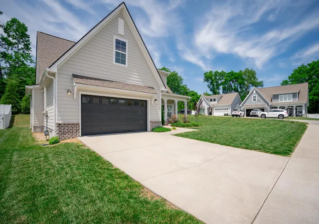 Homes for sale in Hixson, TN | 1369 Baldwin Field Cir, Hixson, TN 37343 | MLS# 1534544