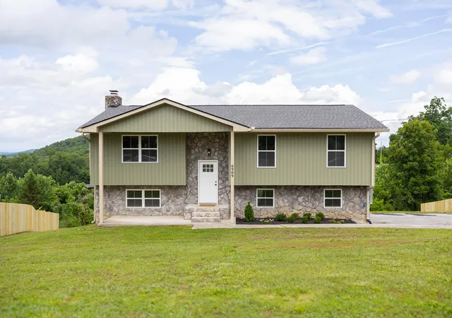 1st image of 6909 Sandy Cove Dr, Harrison, TN 37341 | MLS# 1534414