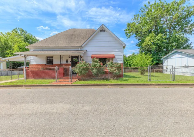 Homes for sale in Chattanooga, TN | 1906 Raulston St, Chattanooga, TN 37404 | MLS# 1534864