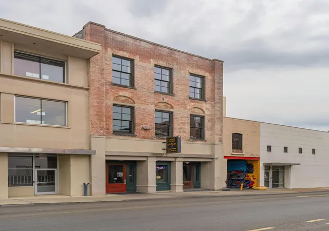 Listing Photo 2 - Condo for sale in building located at 14 E 7th St, Chattanooga, TN 37402 - Unit #