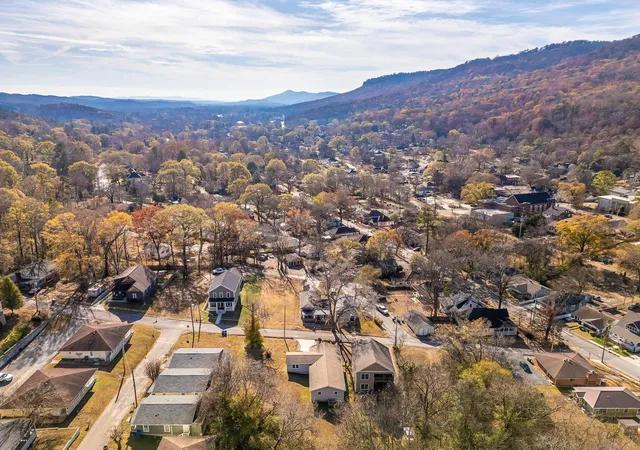Homes for sale in Chattanooga, TN | 1313 W 46th St, Chattanooga, TN 37409 | MLS# 1534591