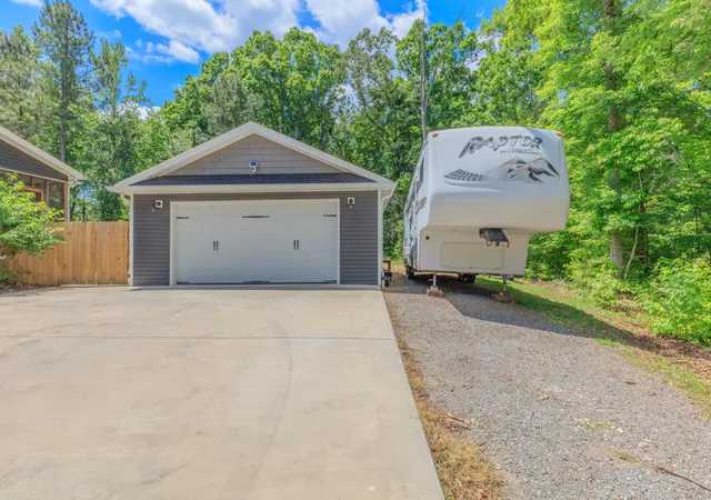 Photo 4 of Single family home for sale at 215 Red Oak Ridge Dr, Chickamauga, GA 30707 | MLS# 1534644 | Listing updated on 2026-09-24