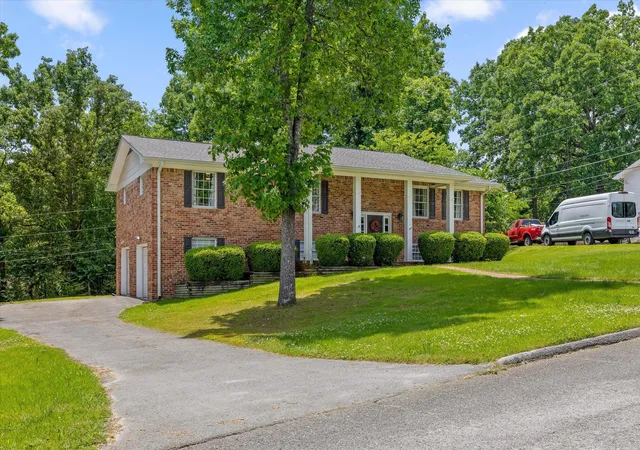 Photo 3 of Single family home for sale at 8611 Clearwood Rd, Chattanooga, TN 37421 | MLS# 1534785 | Listing updated on 2026-09-17