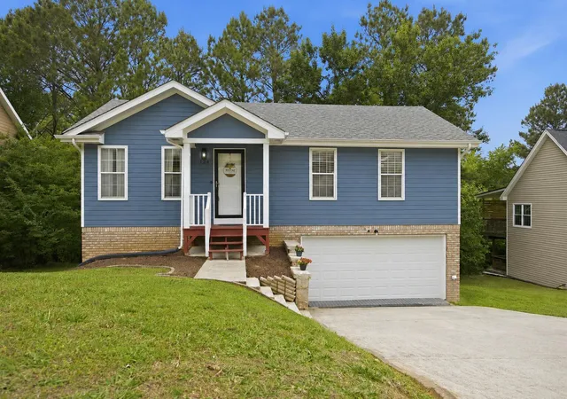 Photo 2 of Sale Pending at 124 Brently Woods Dr, Chattanooga, TN 37421 | MLS# 1534773 | Listing updated on 2026-07-12