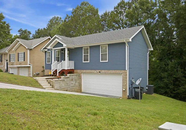 Photo 3 of Sale Pending at 124 Brently Woods Dr, Chattanooga, TN 37421 | MLS# 1534773 | Listing updated on 2026-07-12