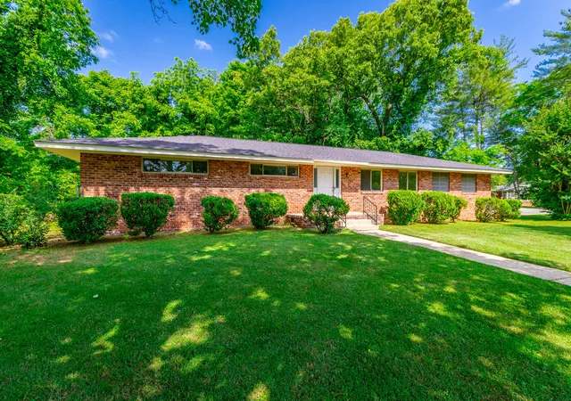 Photo 2 of Sale Pending at 1401 Fred Will Cir, Chattanooga, TN 37411 | MLS# 1534811 | Listing updated on 2026-06-28