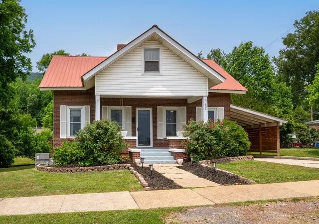 Homes for sale in South Pittsburg, TN | 804 Elm Ave, South Pittsburg, TN 37380 | MLS# 1535148