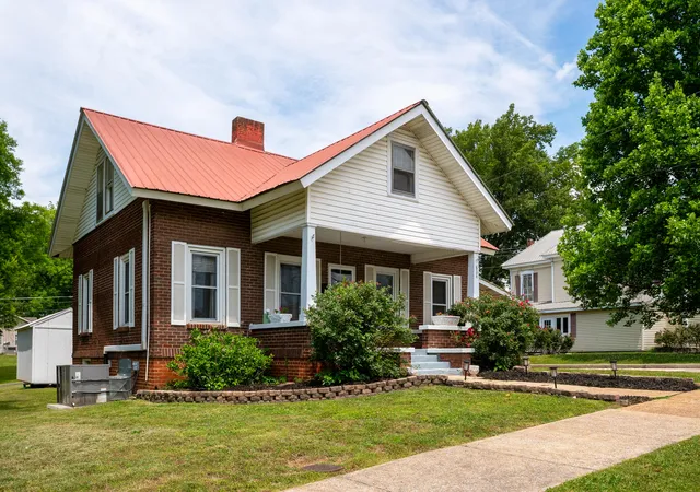 Homes for sale in South Pittsburg, TN | 804 Elm Ave, South Pittsburg, TN 37380 | MLS# 1535148