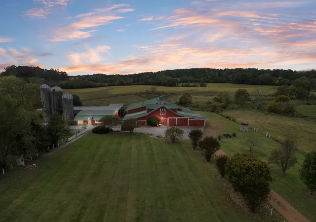 Photo 2 of House for sale at 852 County Rd 422, Englewood, TN 37329 | MLS# 1535155 | Listing updated on 2026-09-21