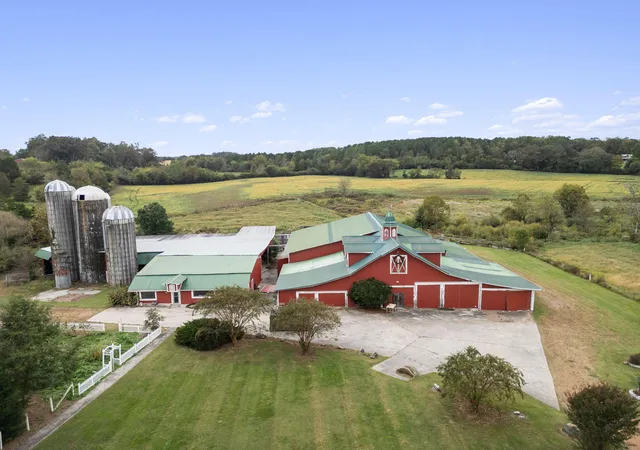 Photo 3 of House for sale at 852 County Rd 422, Englewood, TN 37329 | MLS# 1535155 | Listing updated on 2026-09-21
