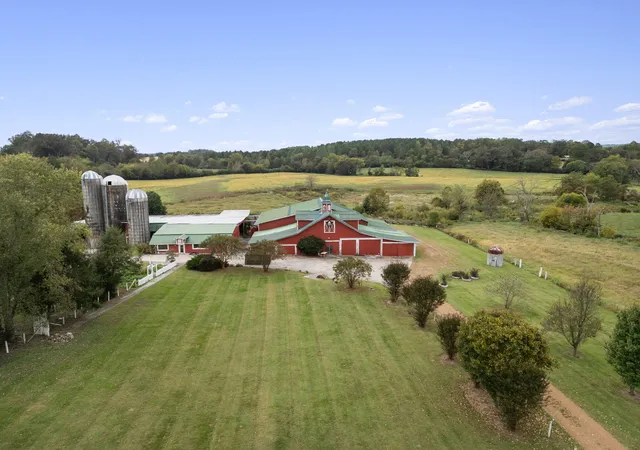 Photo 4 of House for sale at 852 County Rd 422, Englewood, TN 37329 | MLS# 1535155 | Listing updated on 2026-09-21