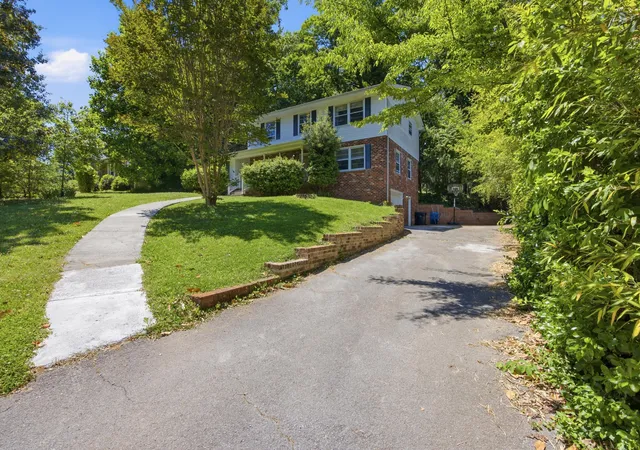 Homes for sale in Signal Mountain, TN | 1311 Brockton Dr, Signal Mountain, TN 37377 | MLS# 1535100