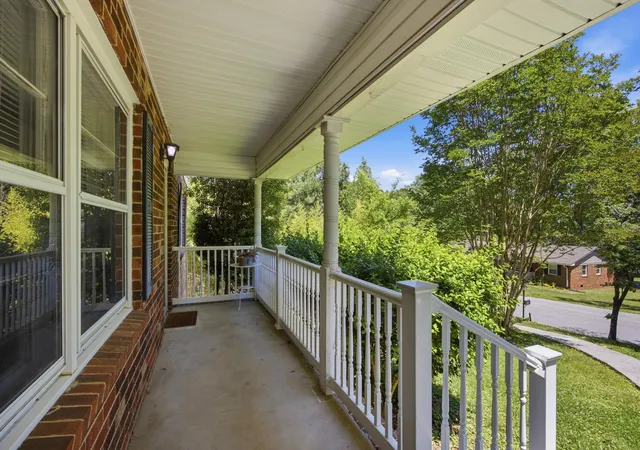 Homes for sale in Signal Mountain, TN | 1311 Brockton Dr, Signal Mountain, TN 37377 | MLS# 1535100