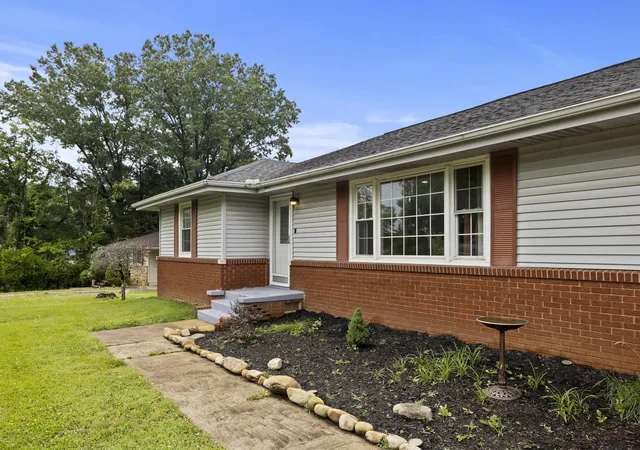 Photo 2 of Single family home for sale at 805 Grandview Ave, Chattanooga, TN 37405 | MLS# 1535042 | Listing updated on 2026-10-05