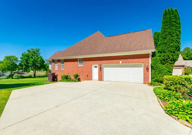Homes for sale in Hixson, TN | 8543 Cavanaugh Ln, Hixson, TN 37343 | MLS# 1535239