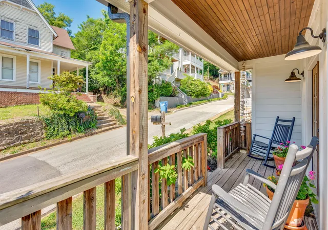Homes for sale in Chattanooga, TN | 1721 W 39th St, Chattanooga, TN 37409 | MLS# 1535120