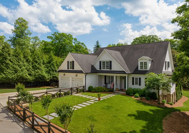 Homes for sale in Lookout Mountain, TN | 114 Lyerly St, Lookout Mountain, TN 37350 | MLS# 1535232
