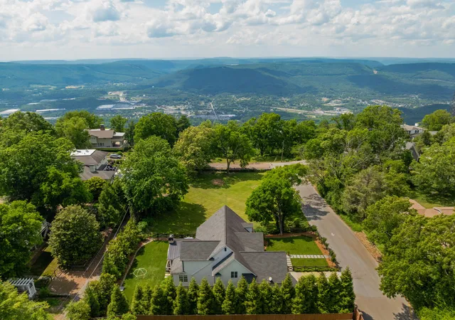 Homes for sale in Lookout Mountain, TN | 114 Lyerly St, Lookout Mountain, TN 37350 | MLS# 1535232