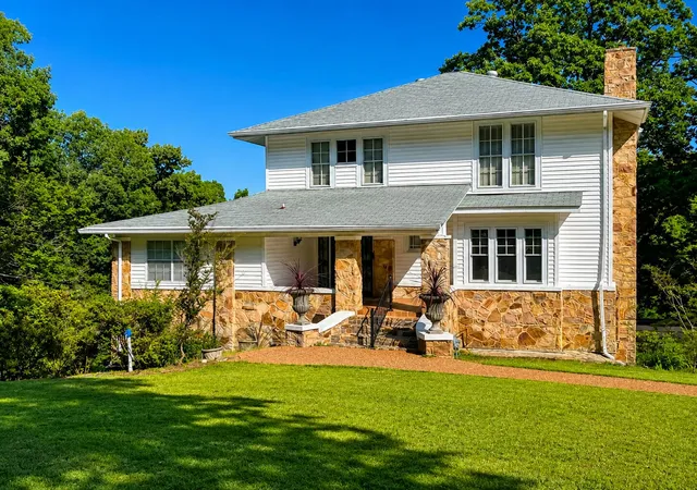 Homes for sale in Lookout Mountain, GA | 301 Mcfarland Rd, Lookout Mountain, GA 30750 | MLS# 1535188