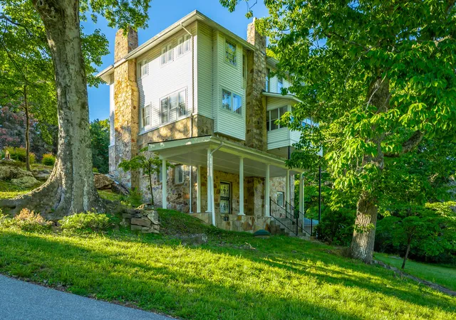 Homes for sale in Lookout Mountain, GA | 301 Mcfarland Rd, Lookout Mountain, GA 30750 | MLS# 1535188