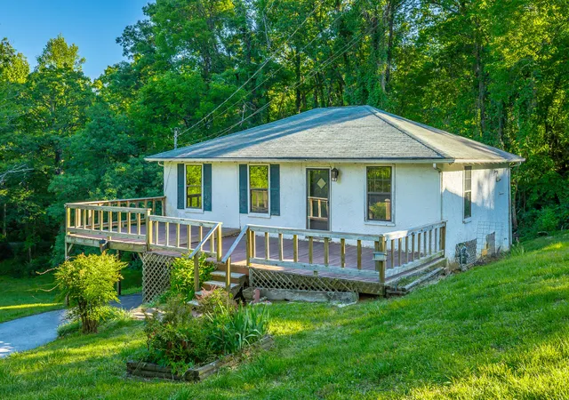 Homes for sale in Lookout Mountain, GA | 301 Mcfarland Rd, Lookout Mountain, GA 30750 | MLS# 1535188