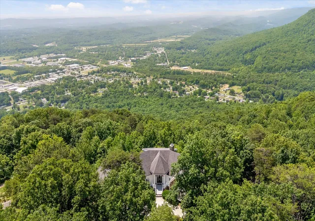 Photo 4 of Single family home for sale at 921 Rose Marie Ct, Soddy Daisy, TN 37379 | MLS# 1536023 | Listing updated on 2026-07-20