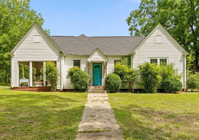 Homes for sale in Whitwell, TN | 449 S Elm St, Whitwell, TN 37397 | MLS# 1535195