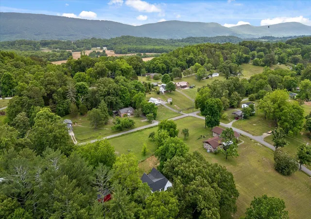 Homes for sale in Whitwell, TN | 449 S Elm St, Whitwell, TN 37397 | MLS# 1535195