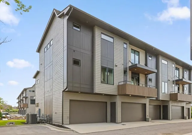 Photo 36 of Townhouse for sale at 825 Burnside Pl, Chattanooga, TN 37408 | MLS# 1535242 | Listing updated on 2026-06-08