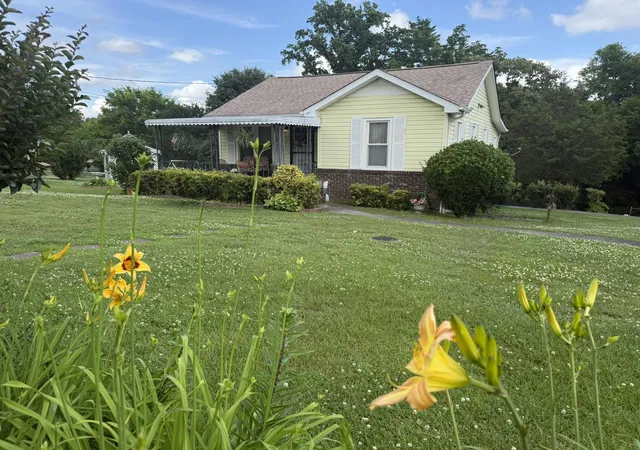 Photo 1 of Sale Pending at 8 Elizabeth St, Rossville, GA 30741 | MLS# 1535467 | Listing updated on 2026-06-13