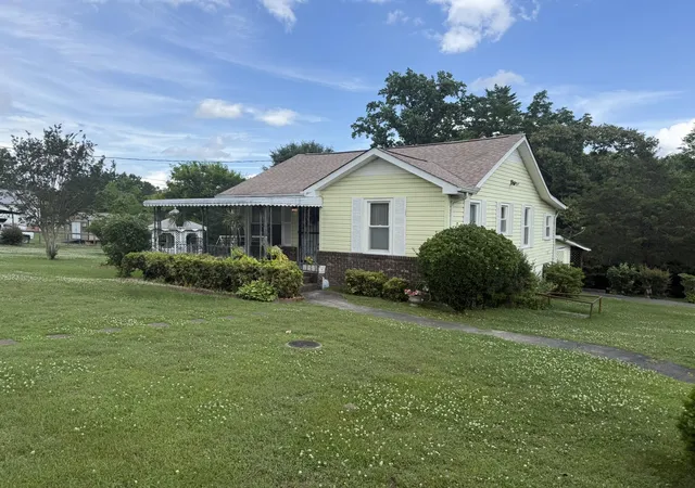 Photo 3 of Sale Pending at 8 Elizabeth St, Rossville, GA 30741 | MLS# 1535467 | Listing updated on 2026-06-13
