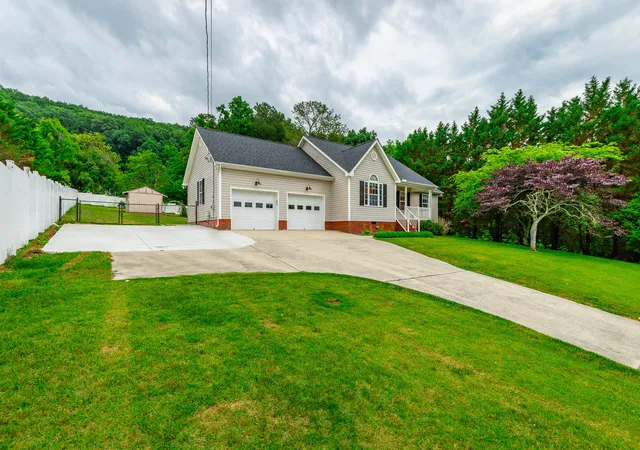 Homes for sale in Ringgold, GA | 1092 Beaumont Rd, Ringgold, GA 30736 | MLS# 1535403